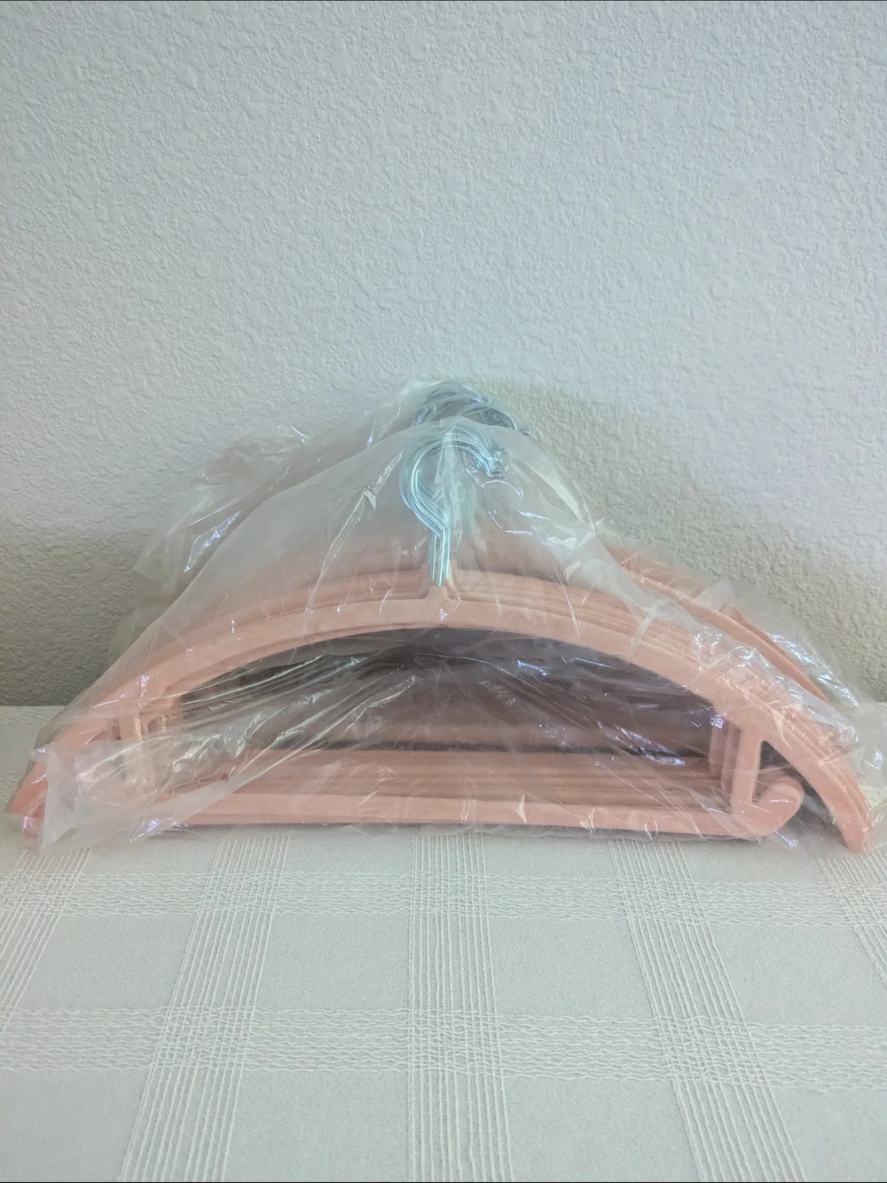 Quality Peach Velvet Slim Suit Hangers - 25 Pack - NEW NEVER USED!! Durable 🩷